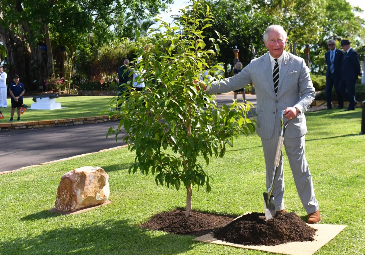 Prince Charles proposes a “Tree-bilee” Prince Charles proposes a “Tree-bilee”
